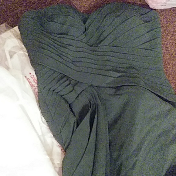 Formal gowns - Picture 3 of 3